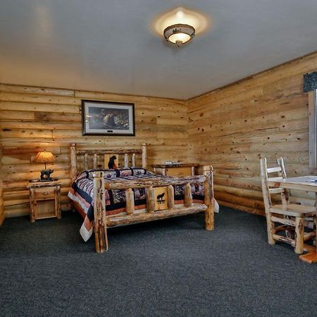 Wolf Den Log Cabin Motel And Rv Park Thayne Eksteriør bilde