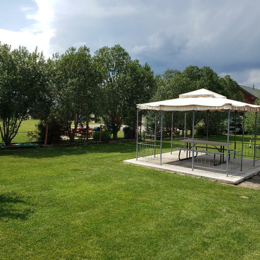 Wolf Den Log Cabin Motel And Rv Park Thayne Eksteriør bilde