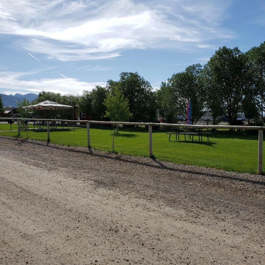 Wolf Den Log Cabin Motel And Rv Park Thayne Eksteriør bilde