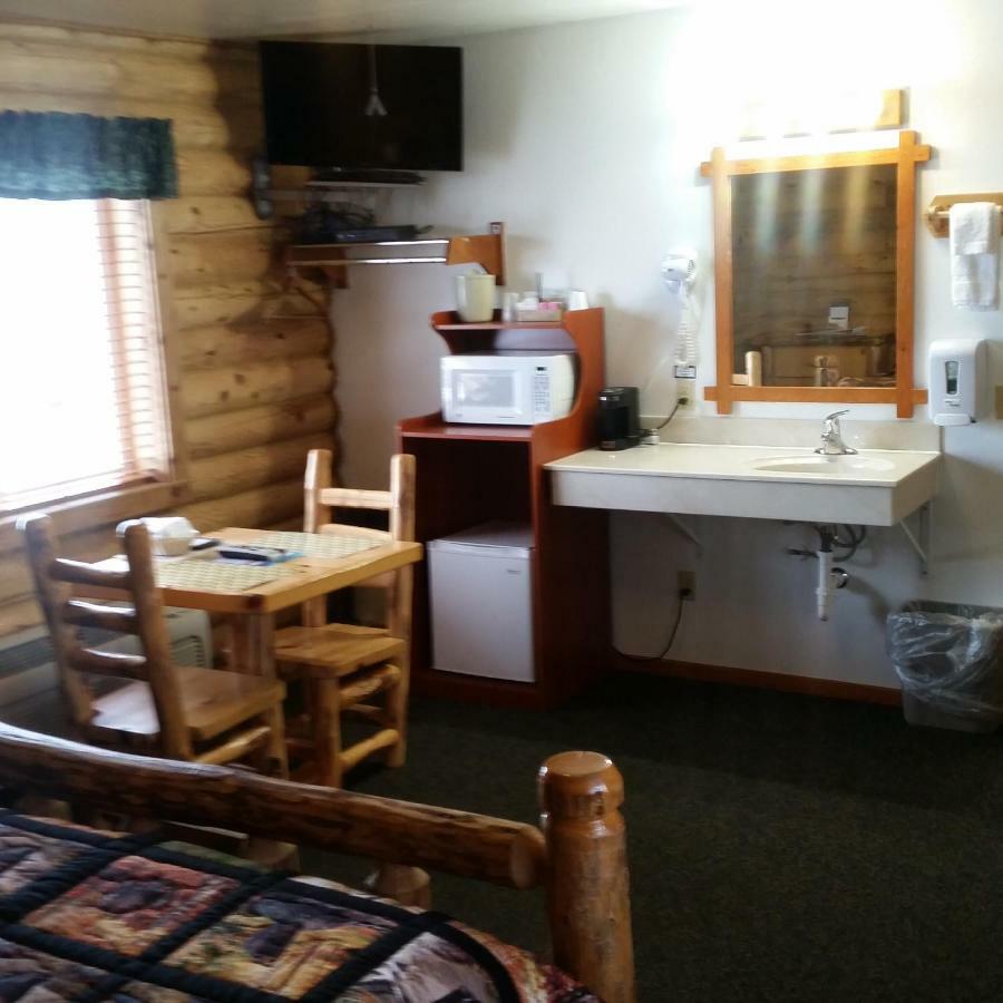 Wolf Den Log Cabin Motel And Rv Park Thayne Eksteriør bilde