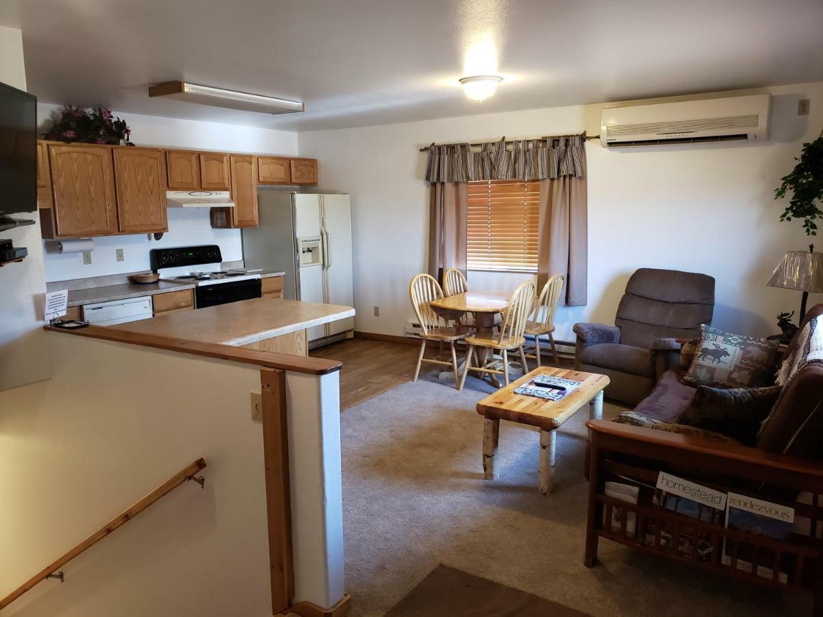 Wolf Den Log Cabin Motel And Rv Park Thayne Eksteriør bilde